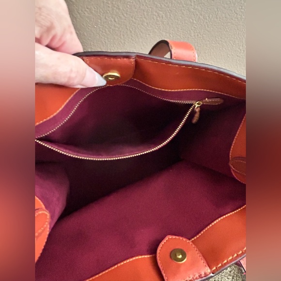 Authentic Coach Tote W/ removable stylish strap & Dust Bag!! - Picture 8 of 13